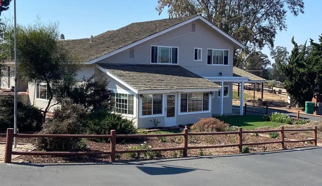 Spacious 4-bedroom country home in lovely Arroyo Grande with Wi-FinWedding Venue