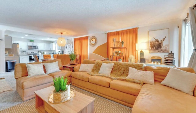 Spacious 4-bedroom house in fabulous Bullhead City with AC