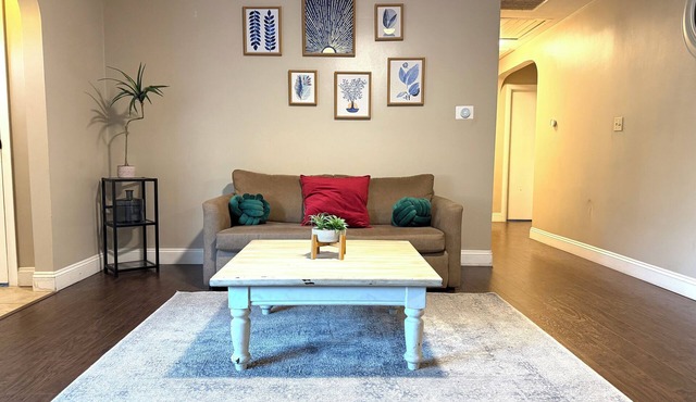 Spacious 4-Bedroom Home for Groups & Families — Minutes from Hartford