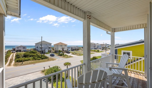 Spacious 4 Bedroom w/Ocean Views, Dock & Kayak Launch. 2 Min Walk 2 Beach