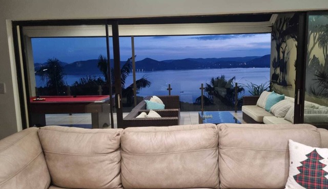 Spacious 4-bedroom house in beautiful Hartbeespoort with AC & Generator