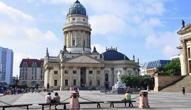 Spacious 4-bedroom apartment in enjoyable Berlin