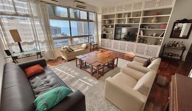 Spacious 4 Bedroom Apartment at Leblon Beach with Sea View