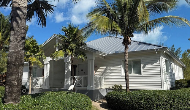 Spacious 4-bedroom villa with 90ft dock in Bimini Bay Resort