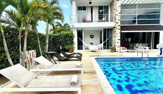 Spacious 4-Bedroom House with Pool, Jacuzzi & Family Amenities Near Piscilago