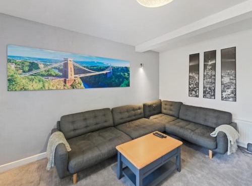 Spacious 4 Bedroom Flat, Perfect for trade teams