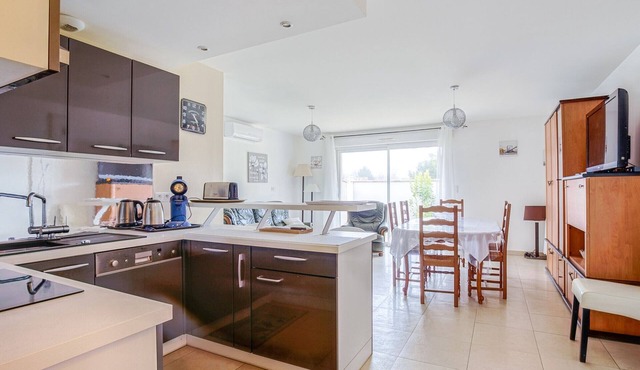 Spacious 4-Bedroom House in Biscarrosse with WiFi, A/C, Terrace & Parking, Pet-Friendly