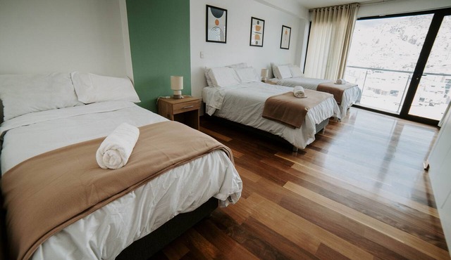 Spacious 4 Bedroom Full Apartment, a few Minutes From the Main Square