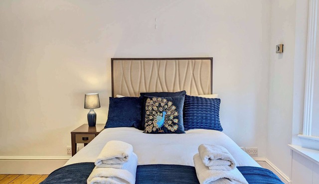 Spacious 4-Bedroom House in Old Windsor