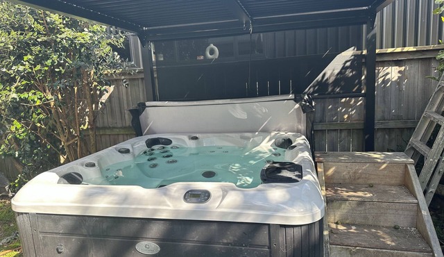 Spacious 4-bedroom house in terrific Whangapoua with WiFi