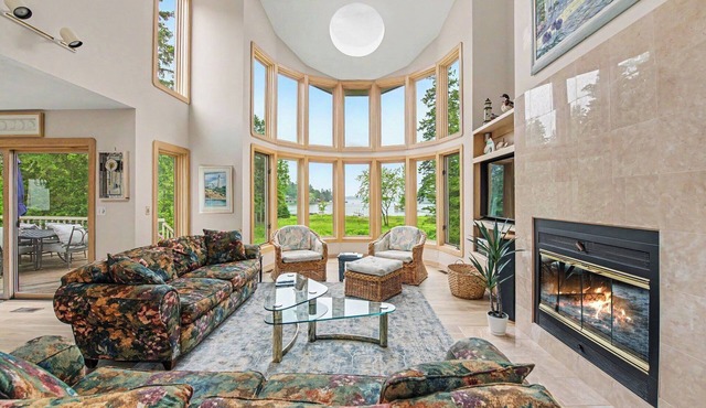 Spacious 4-bedroom house on beautiful Lake Charlevoix , located in Oyster Bay