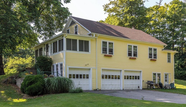 Spacious 4-bedroom house on riverfront; walk to delightful Washington, CT