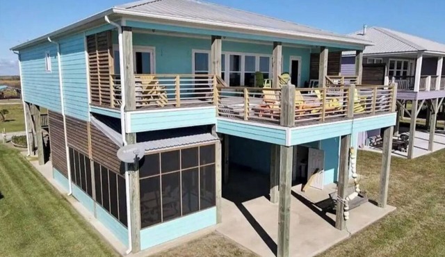 Spacious 4-bedroom home on quiet Gulf Coast beach
