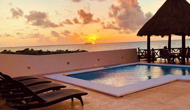 Spacious 4-bedroom house in delightful Progreso with WiFi AC …the best views in