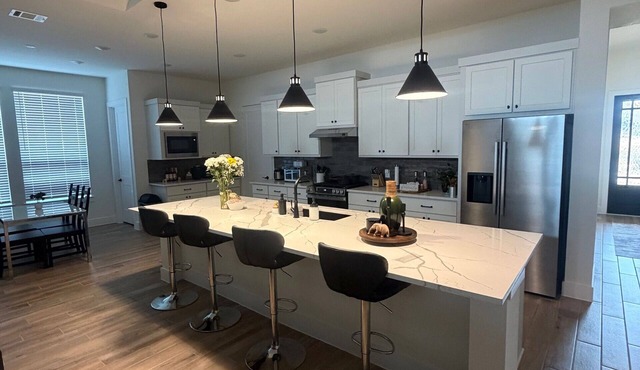 Spacious 4-bedroom house in wonderful Fulshear with AC and gym