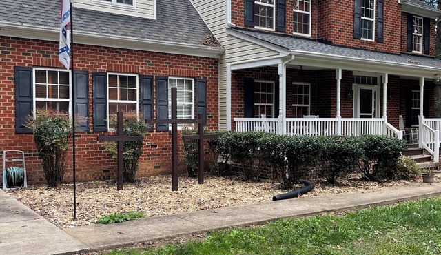 Spacious 4-bedroom house with AC in lovely Richmond. Non smoking in house.