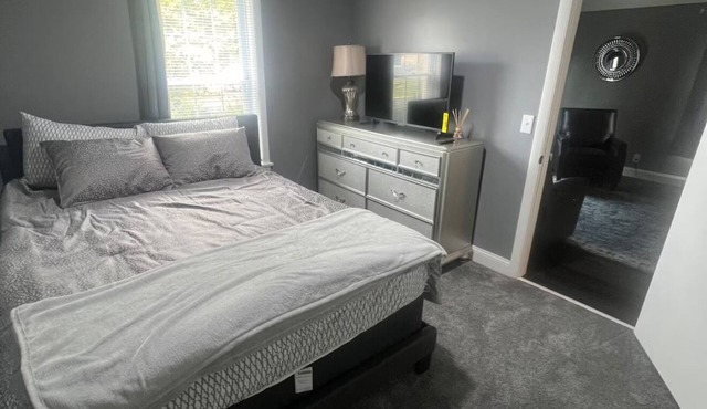 Spacious 4-bedroom house in charming Sandusky with AC