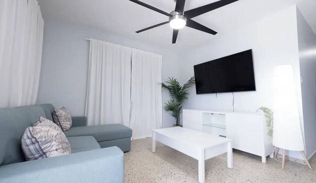 Spacious 4-Bedroom House in a great location in Jobos Beach, Isabela. WIFI & A/C