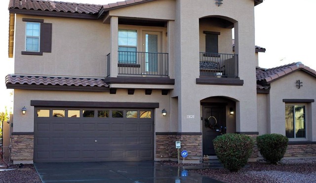 Spacious 4-bedroom house with tranquil outdoor space, includes Grill and Spa.