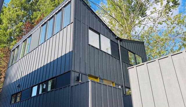 Spacious 4-bedroom house in beautiful Seattle with AC