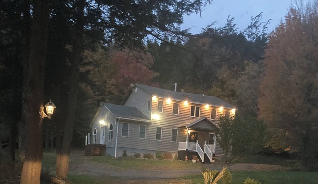 Spacious 4-bedroom house in tranquil Windham with AC big deck and fire pit BBQ