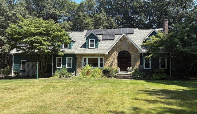 Spacious 4-Bedroom Norfolk Home, 20-Min Walk to Gillette Stadium