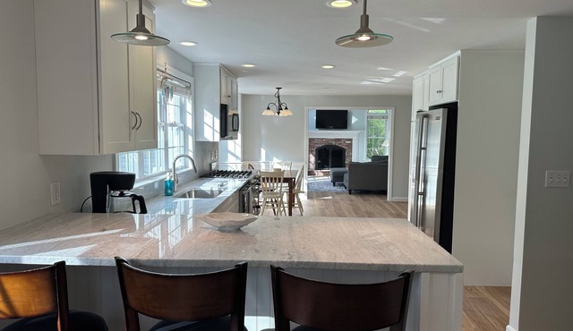 Spacious 4 bedroom PRIVATE HOME centrally located to all the Cape has to offer