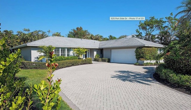 Spacious 4-bedroom pool house in Moorings neighborhood of Naples