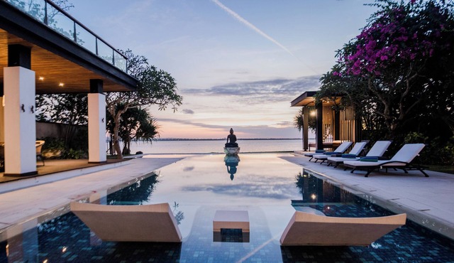 Spacious 4-bedroom villa by the sea in Benoa bay - Nusa Dua
