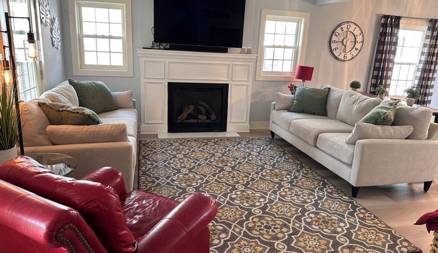 Spacious 4 Bedroom with Loft in Harter Heights. Walk to Notre Dame!