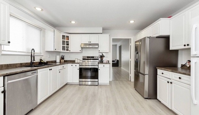 Spacious 4 bedroom with covered patio/fireplace