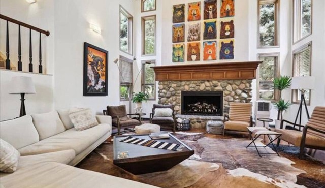 Spacious 4-BR Family Retreat with Hot Tub in the heart of Animas Valley!