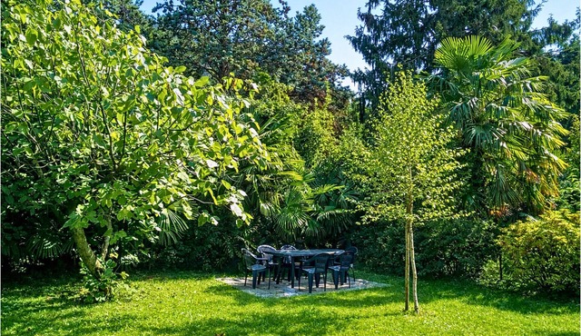 Spacious 4-room apartment with private garden only about 100 m from the beach