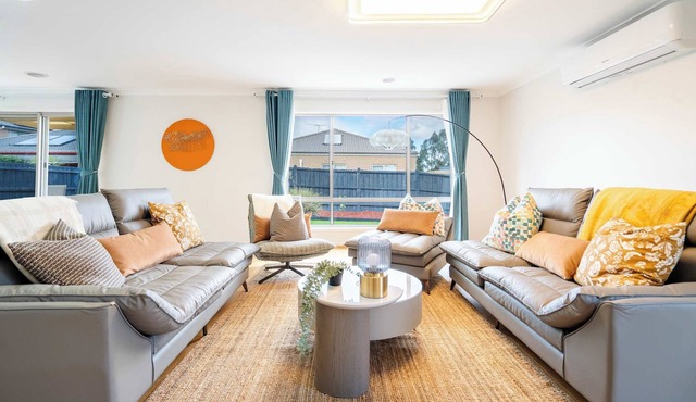 Spacious 4B House in PointCook