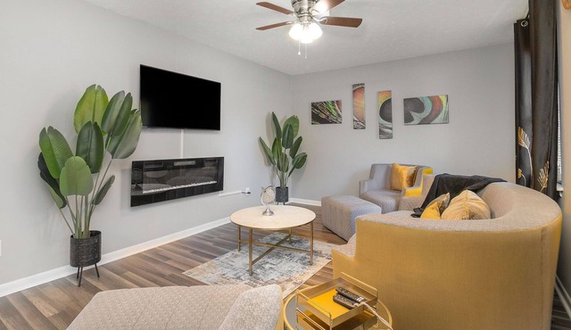 Spacious 4bdrm/3bth Home- 14 min to Airport