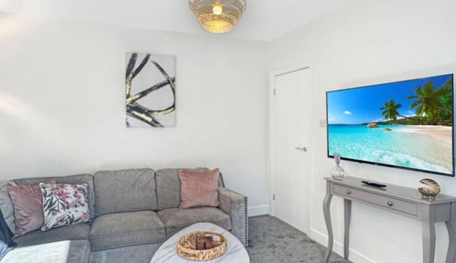 Spacious 4Bed Home with Garden & Driveway Beeston