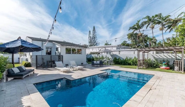 Spacious 4BR 2BA Home with Heated Pool and BBQ