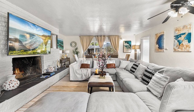 Spacious 4BR/2BTH King Bed Ranch Style, Prime Area
