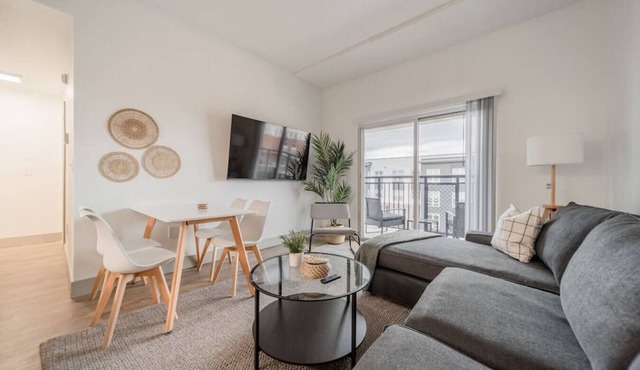 Spacious 4BR 3 Kings + Queen Walk to NFL