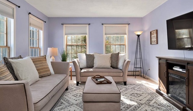 Spacious 4BR Central-Berkshires Home with POOL!