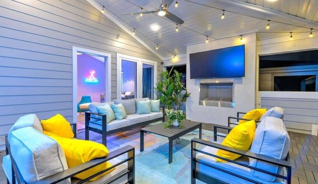 Spacious 4BR Home with Rooftop Oasis - 12 Beds!
