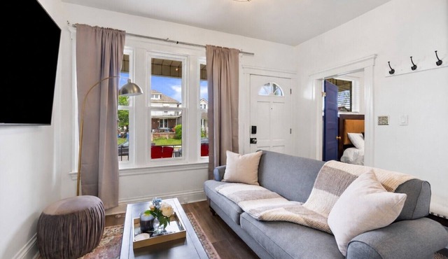 Spacious 4BR Little Italy Retreat
