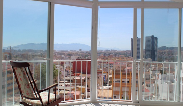 Spacious 4BR Málaga Centro Apartment 2 Baths Balcony A/C Sleeps 7