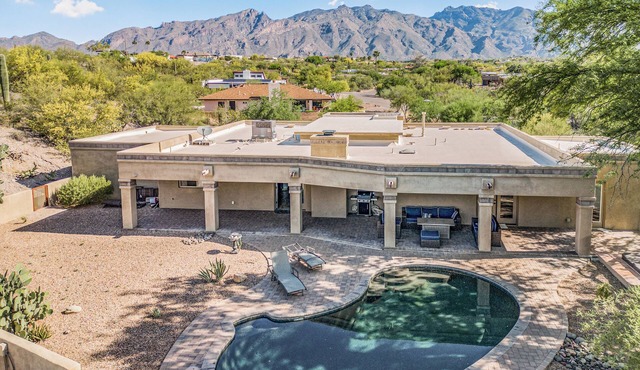 Spacious 4BR Private Retreat