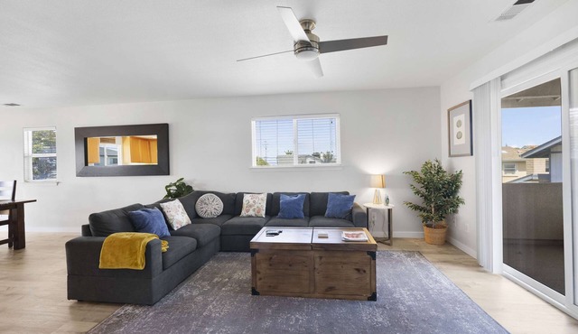 Spacious 4BR Retreat, Walk to Beach, Arcade Game