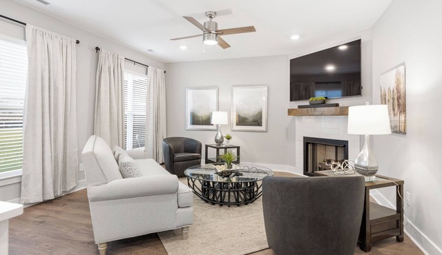 Spacious 4BR Townhome - Pet Friendly, WIFI, Dedicated Workspace in Gallatin
