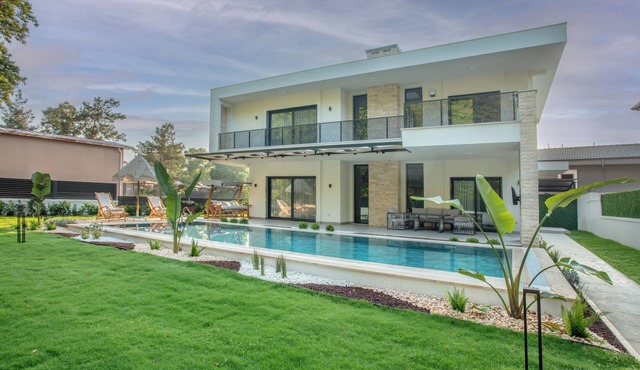 Spacious 4BR Villa Perfect for Families & Friends