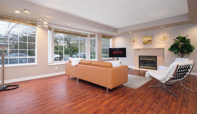 Spacious 4BR w/Ensuites Mins to Downtown YVR UBC