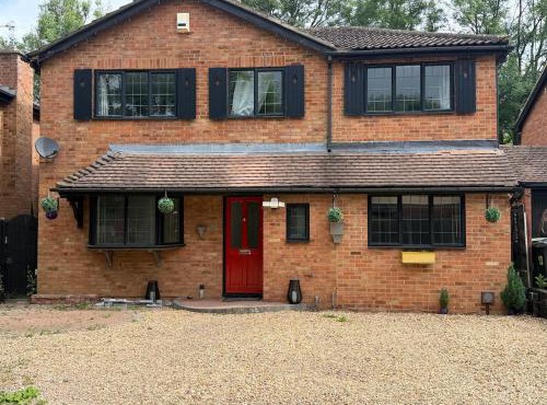 Spacious 5-Bed Entire Home