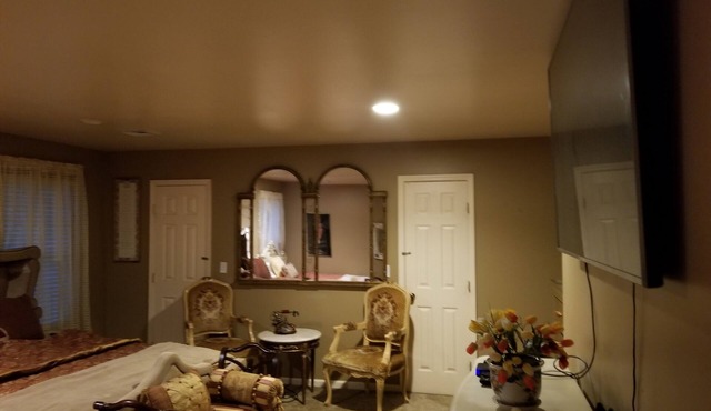 Spacious 5-bedroom house with AC and room in charming Huntington/Dix Hills